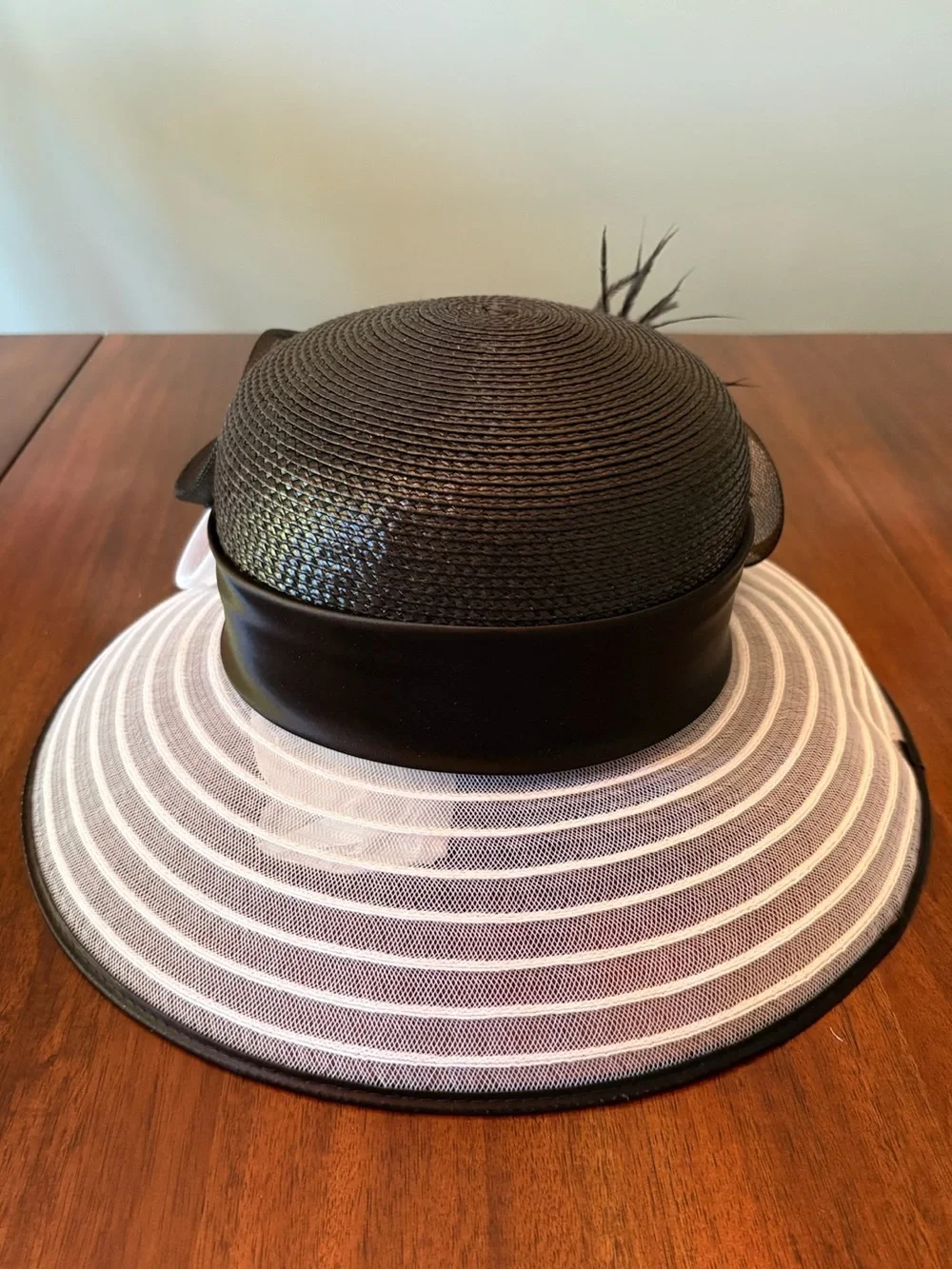 Complit Made in Italy Black Straw Wide Brim Derby Hat White Mesh Ribbon Feather